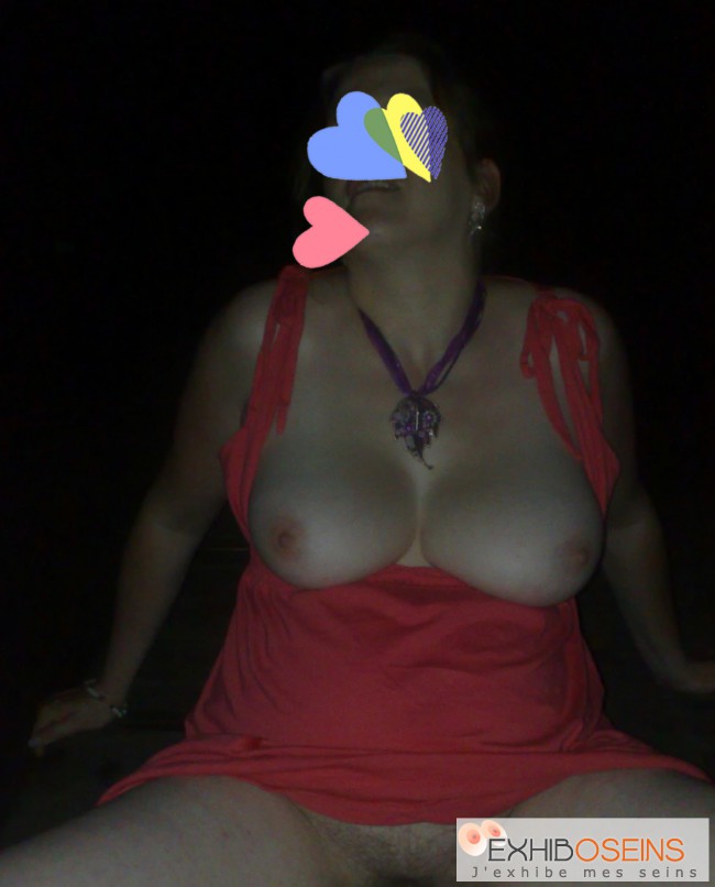 Photo de Catwoman07 N° 9 de l'album : Aime bien avoir mes seins à l'air