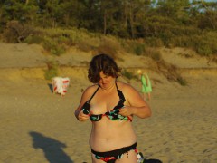 Voici quelques photos de vacances à la plage seins nus